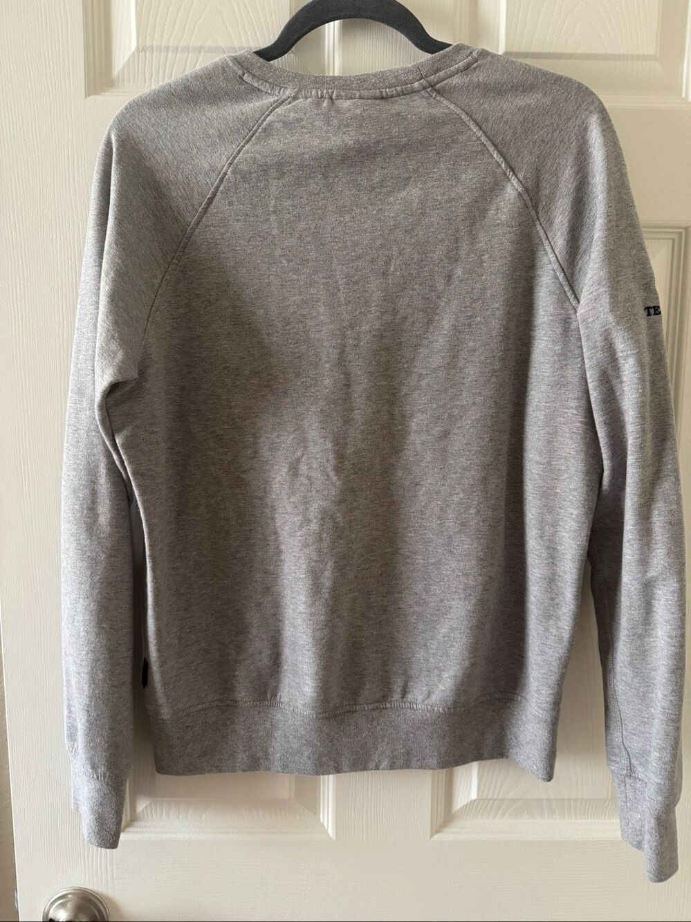 Patagonia gray crewneck sweatshirt, size Medium - Picture 5 of 5